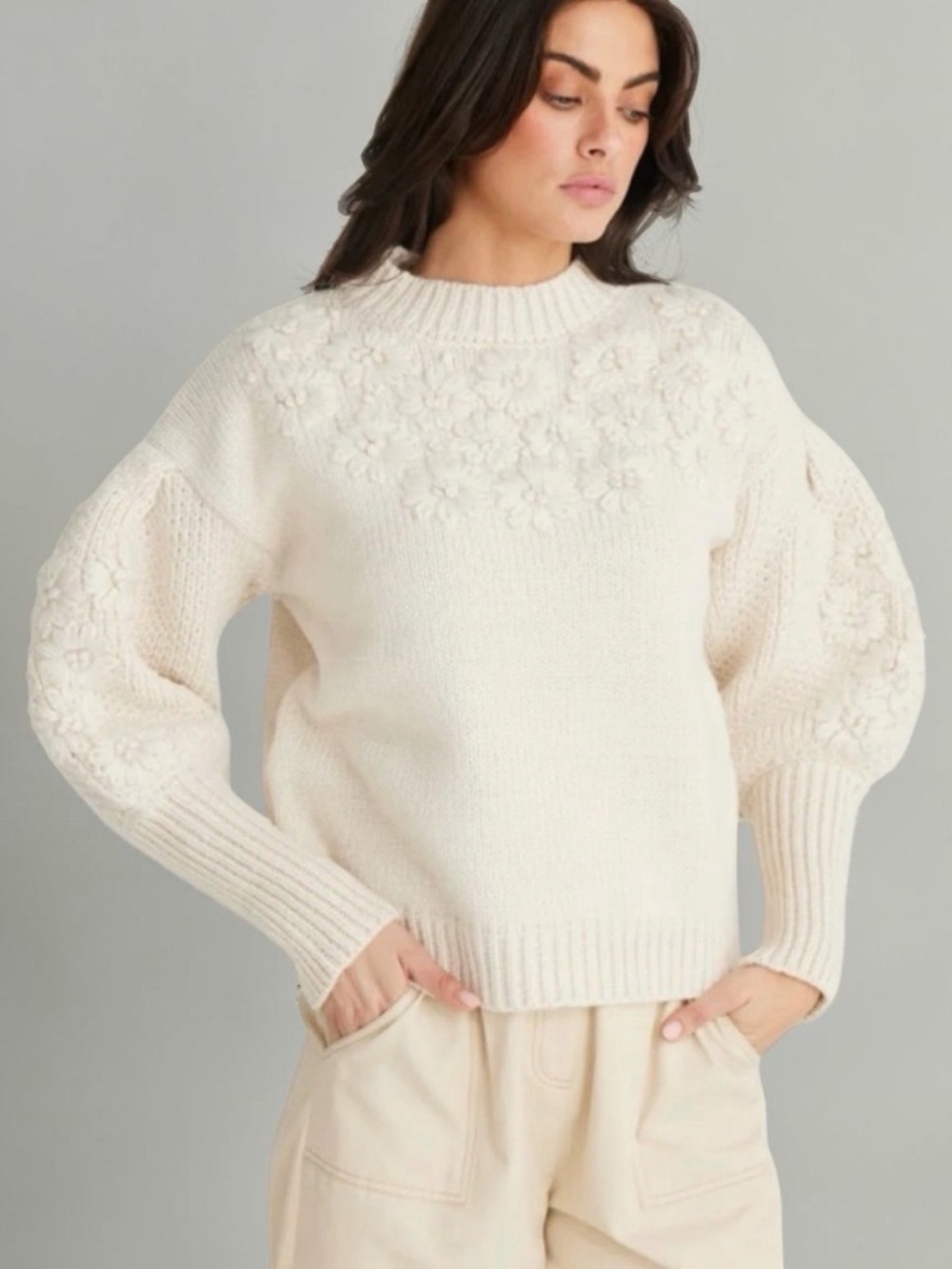Stellah Cream Knit Floral Embroidered Sweater Size Medium